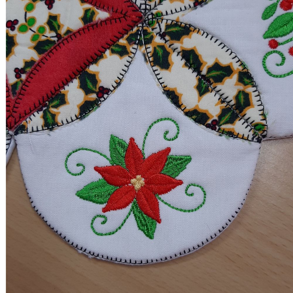 EWC294 - Christmas Applique Table Topper