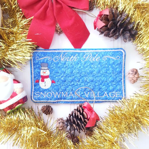 EWV177  ITH North Pole Mug Rugs