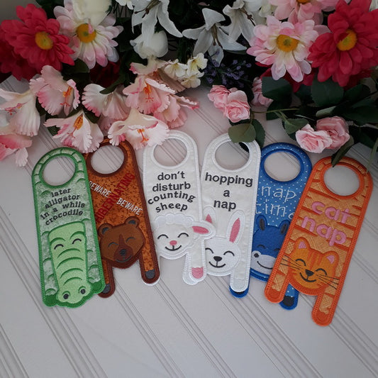 EWV214  ITH Nap Time Critter Door Hangers