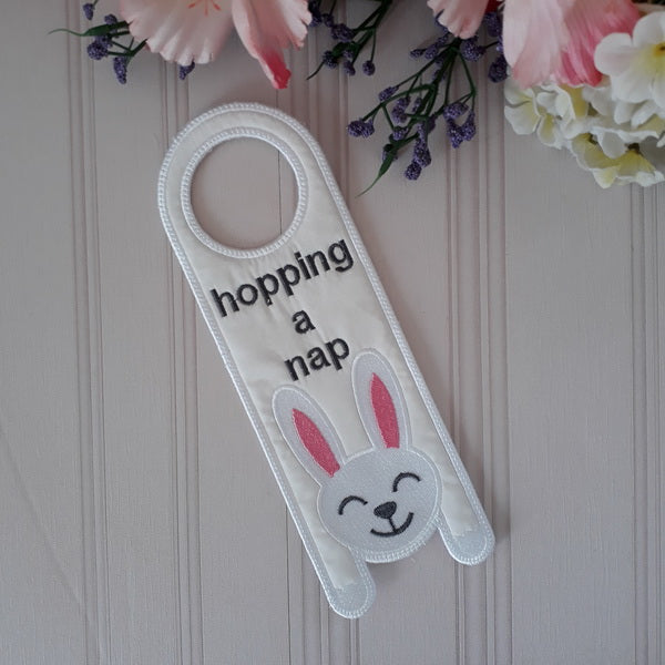 EWV214  ITH Nap Time Critter Door Hangers