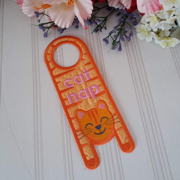 EWV214  ITH Nap Time Critter Door Hangers
