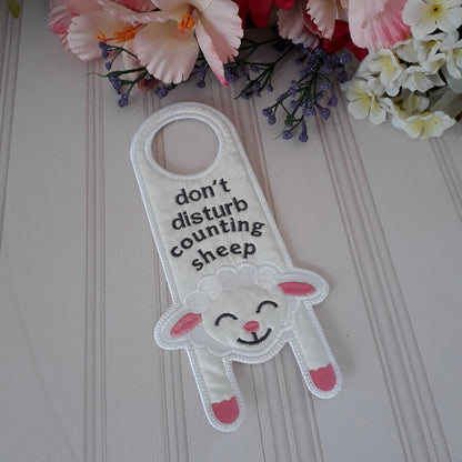 EWV214  ITH Nap Time Critter Door Hangers