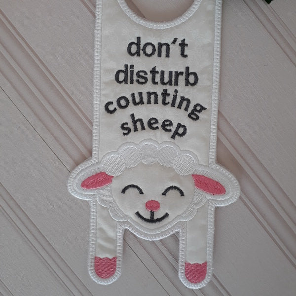 EWV214  ITH Nap Time Critter Door Hangers