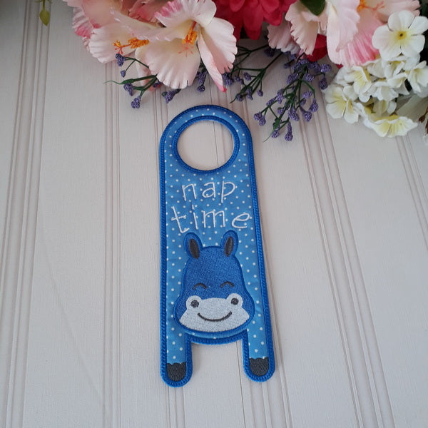 EWV214  ITH Nap Time Critter Door Hangers