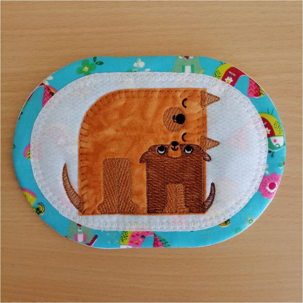 EWV366 - Hugs Mug Rugs