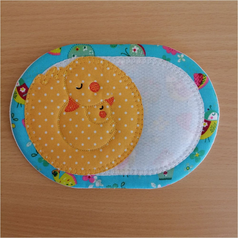 EWV366 - Hugs Mug Rugs